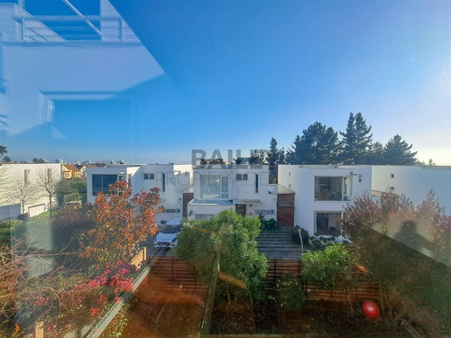Casa En Venta De 3 Dorm. En Concón