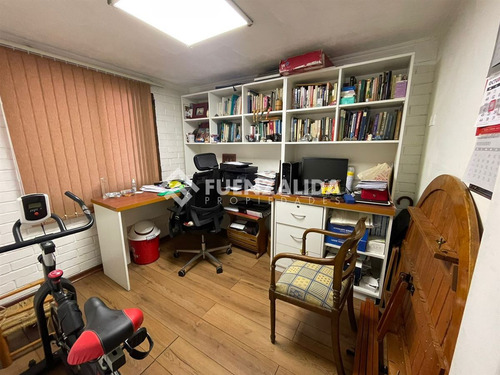 Casa En Venta De 5 Dorm. En Maipú