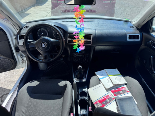 Volkswagen Jetta 2.0 L4 Mt