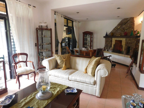 Townhouse En Venta Urb. Monteclaro Laguna