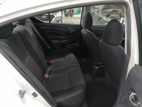 Imagen 14 de 15 de Nissan Versa Sense