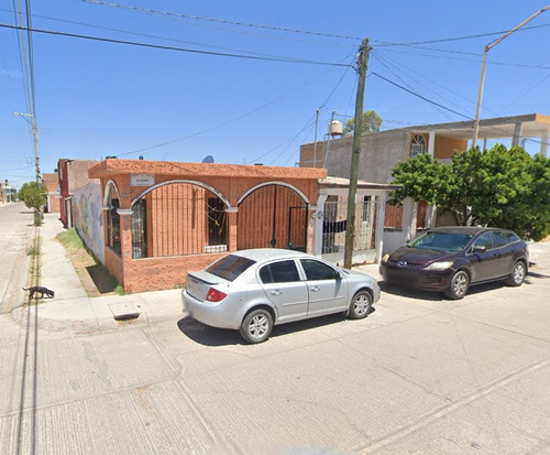 Sk01- Casa En Remate Bancario En C. Eucalipto, Jardines Del Real Iv, Dgo. (65% Debajo De Su Valor Comercial, Solo Recursos Propios)