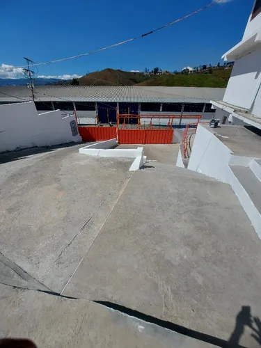 Galpón Industrial De 2.100 Mts
