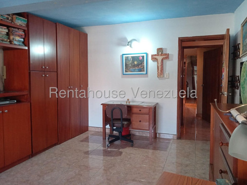 Maria E. Vende Bella Amplia Fresca U Muy Conservada Casa (duplex) En El Pedregal, Lara#23-26463/