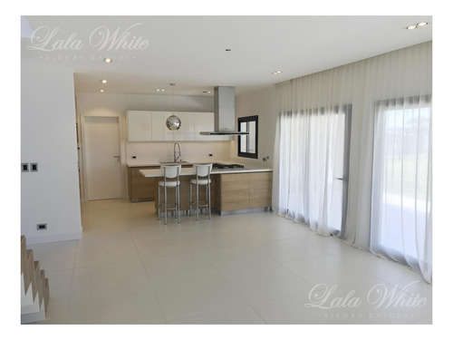 Imagen 6 de 30 de Venta - Casa A Estrenar Con Vista A La Laguna En Terralagos