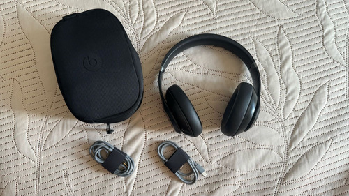 Audífonos Beats Studio Pro Negros (Usado)