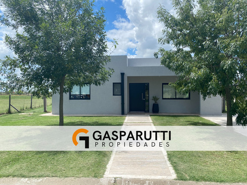 Casa En Venta En San Sebastían! 4 Ambientes Con Pileta!