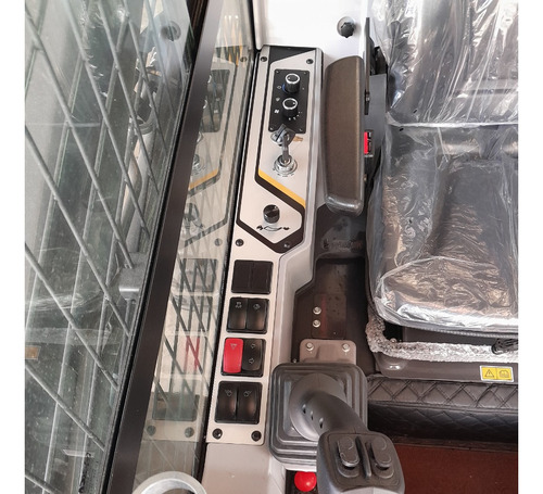 Mini Cargadora Iron Xc740 C Aire Acond, (2025)