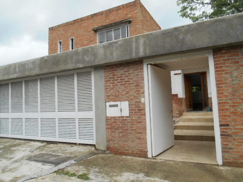 Vendo Excelente Casa En La Urb. El Cafetal Santa Clara