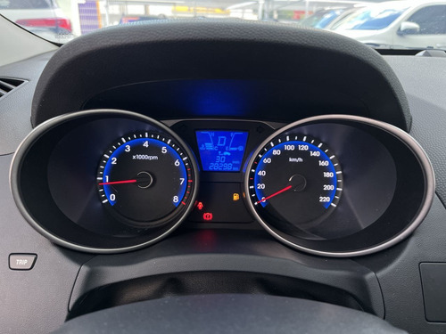 Imagem 10 de 13 de Hyundai Ix35 2.0 Gl 2wd (aut) (flex)