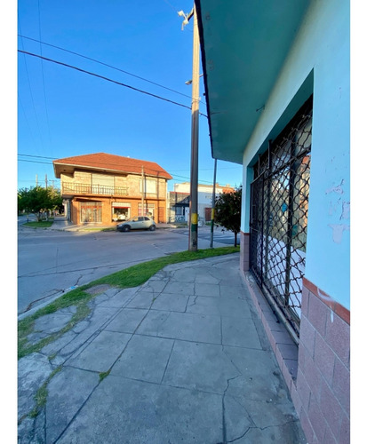 Latorre Prop. Vende Local C/ 2 Viviendas - Zona Hpc