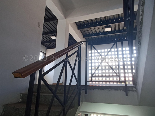 Espacioso Edificio En Alquiler En San Martin #24-6186 Hh