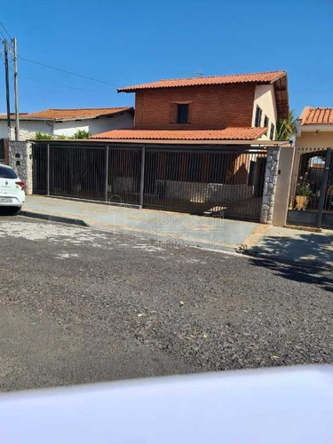 Imagem 1 de 6 de Venda De Casas / Padrão Na Cidade De Araraquara 8024