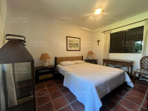Venta De Espectacular Casa En Barrio Golf