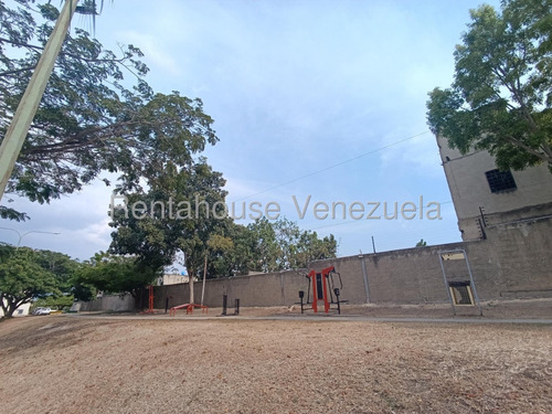 Dennymar, Alquila Hermosa Casa En Exclusiva Zona De Cabudare Presigiosa Urbanizacion Posee 2 Habitaciones 2 Baños Tanque Subterraneo Y Bellas Areas Comunes! B5a18700