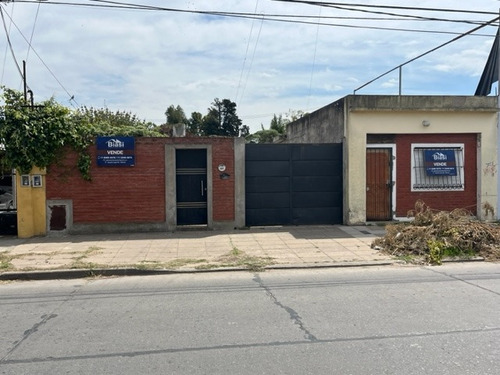 Venta De Una Propiedad Ubicada En La Calle Asconape Al 1800.  Entre San Juan Bautista Y Moron. Paso Del Rey Norte.