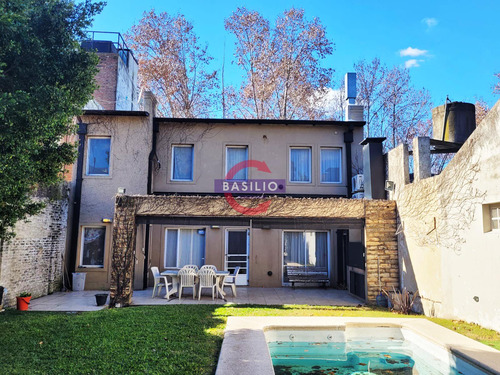 Venta Excelente Casa De 6 Ambientes Con Jardín, Quincho, Pileta Y Parrilla Florida Este