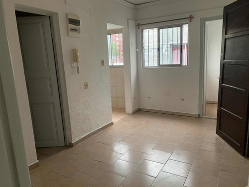  Alquilo Al Frente Apto De 2 Dormitorios, Cocina, Living Comedor, Azotea,$18500 Gc $2000 Incluye Ose E Impuestos