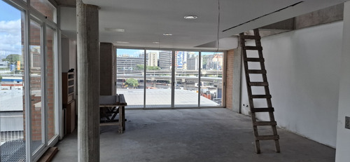 Jc - Edificio Comercial En Venta / Ideal Clínica / Oficinas / 6 Niveles. Ubicación Estratégica. El Rosal