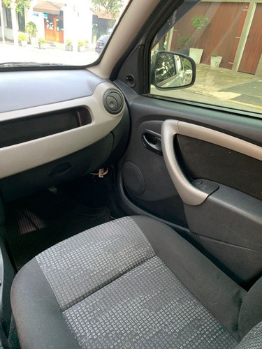 Imagem 8 de 15 de Renault Sandero 2010 1.0 16v Expression Hi-flex 5p