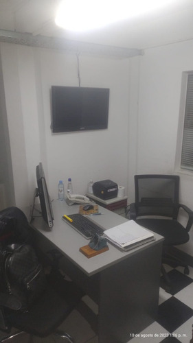 Local Con Oficinas Y Deposito