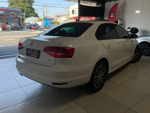 Volkswagen Jetta 2.0 Comfortline Flex Aut 4p