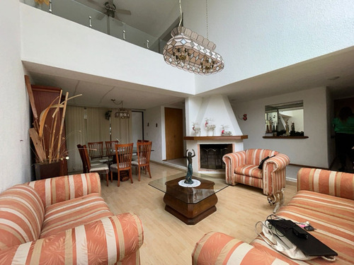 Casa En Venta En Lomas De Valle Escondido