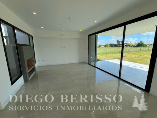 Casa En Venta En Monet