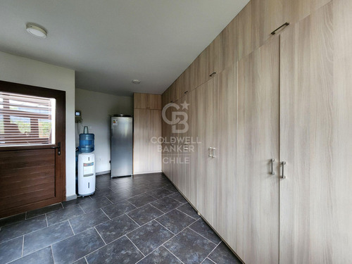Moderna Casa En Pie Andino, En Condominio