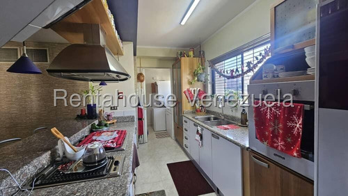 Cómodo Y Acogedor Apartamento Semi Amueblado En Zona Norte De Valencia. El Inmueble Posee Cocina De Concepto Abierto, Amplia Sala/comedor Con Vista Al Parque, Área De Lavandería