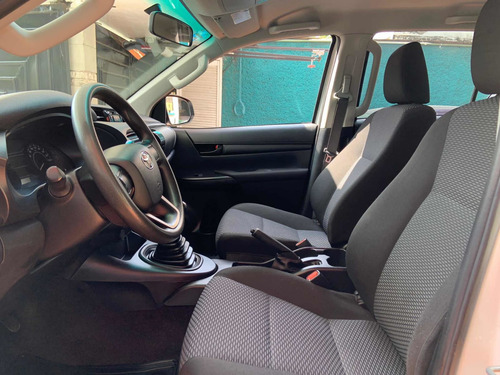 Imagen 11 de 15 de Toyota Hilux 2019 2.7 Cabina Doble Sr Mt
