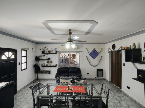 : Venta Casa En Jose Leon Suarez De 3 Ambientes Con Cochera, Quincho Y Jardín