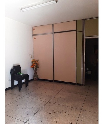 Imagen 2 de 6 de Altagracia La Pastora Local Oficina 230 M2 En Venta Jc