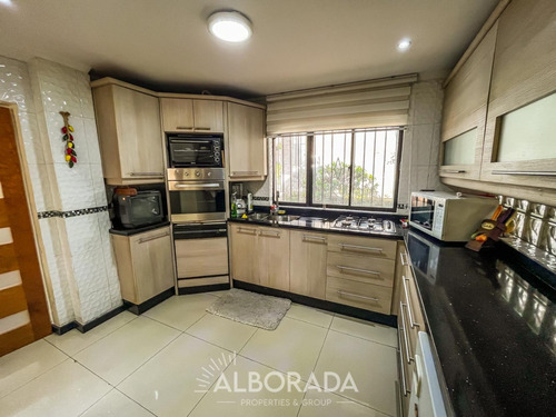 Se Vende Amplia Casa En Lomas San Andrés