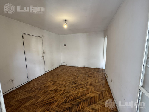 Venta Av Rivadavia Al 8800 2 Ambs Con Balcón !