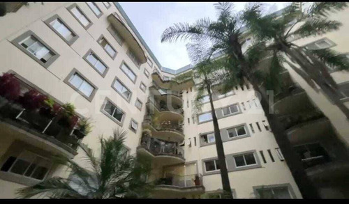 En 1er Piso, Con Balcón A Una Calle De Parque Gandhi
