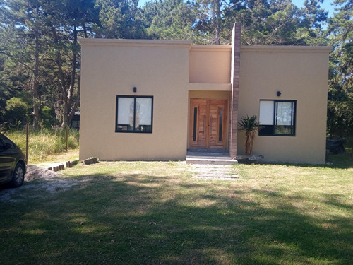 Casa En Venta - 3 Dormitorios 2 Baños - 555mts2 - Costa Del Este