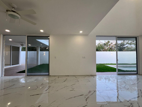 Casa En Venta Merida, Komchen En Privada, Entrega Inmediata.