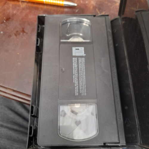 Imagem 3 de 7 de Fita Vhs Iron Maiden Donington Live 1992 Sem Mofo Original