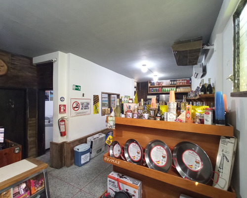 Club De Los Parrilleros, Calle Libertad De Los Robles, Maneiro, Con Tanque, Con Cerca Electrica