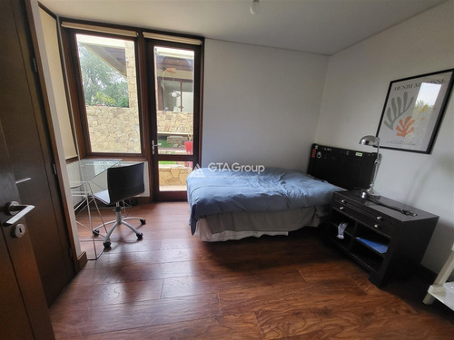 Arriendo Gran Casa 7d+7b. Las Lomas De La Dehesa