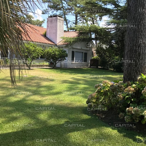 Casa En Cantegril Punta Del Este + Venta- Ref: 24792