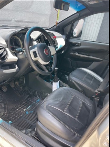 Imagem 3 de 6 de Fiat Uno 2015 1.4 Evolution Flex 5p