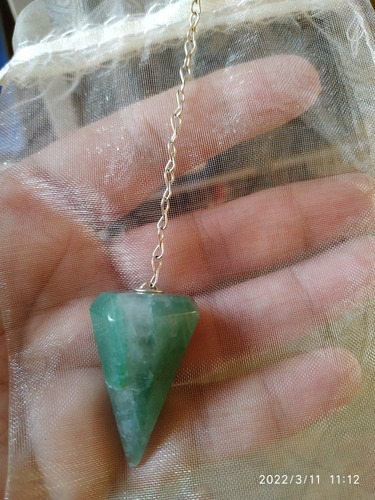 Imagen 2 de 4 de Péndulo De Jade Natural Y Tabla De Radiestesia