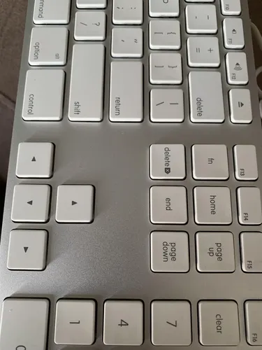Magic Keyboard Apple Teclado Numérico Com Fio Mb110 Lindo