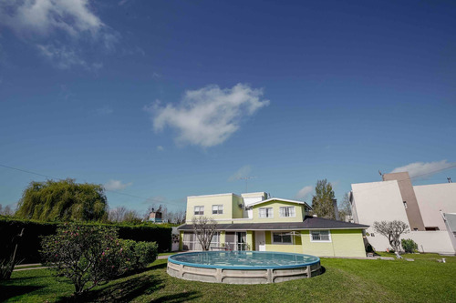 Imagen 20 de 20 de Casa En Venta De Tres Dormitorios Pileta, La Plata