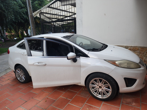 Ford Fiesta 1.6 Hatchback Mecánica