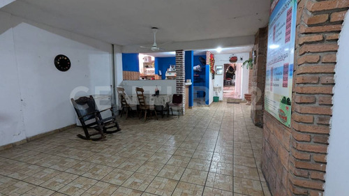 Local Comercial Con Casa Habitación En Venta, Col. Centro, Mazatlán, Sinaloa.