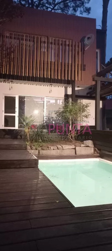 Linda Casa Ubicada En La Barra, Capacidad Para 10 Personas