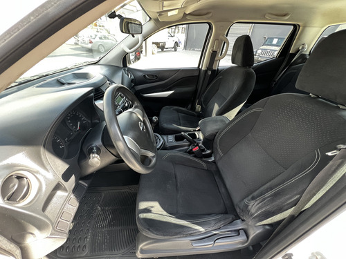 Nissan NP300 2.4 Doble Cabina Se Aa Pack Seg Mt